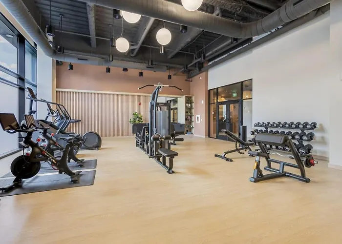 Lux King Bed Gym Free Parking