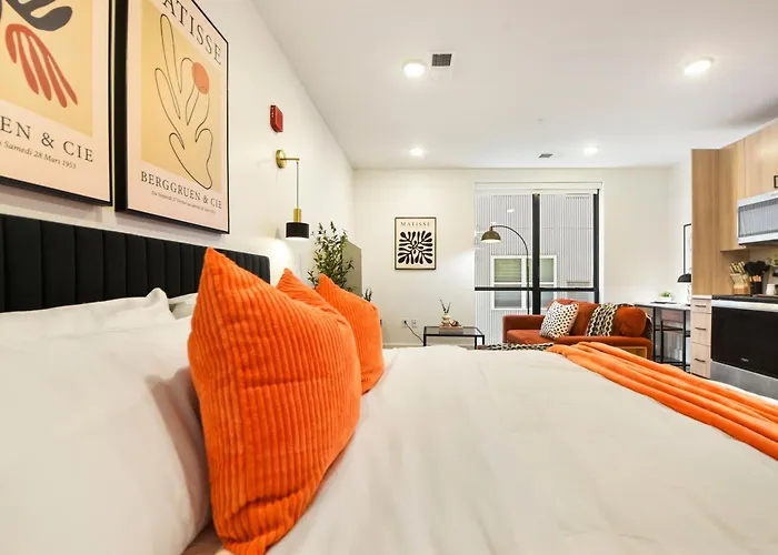 Lux King Bed Gym Free Parking *