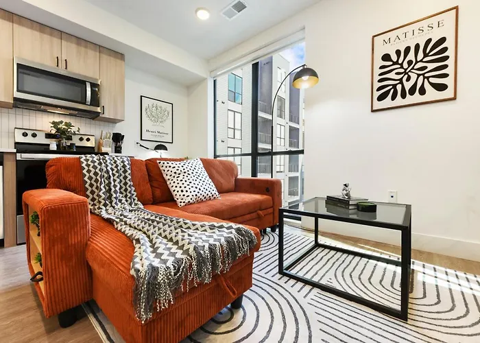 Lux King Bed Gym Free Parking Apartment