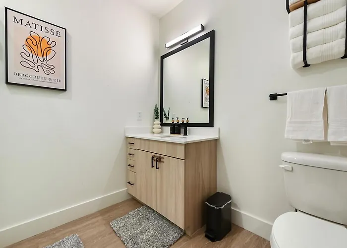 Apartment Lux King Bed Gym Free Parking