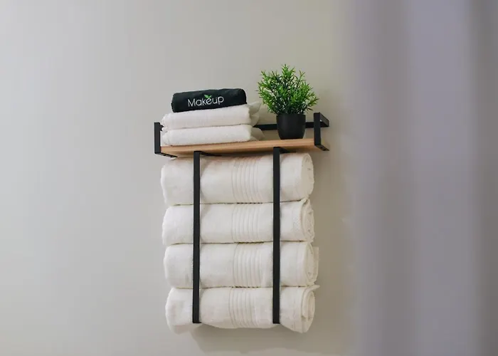 Lux King Bed Gym Free Parking